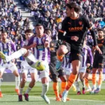 El Valencia, a huir del descenso ante un Valladolid lanzado a la salvación