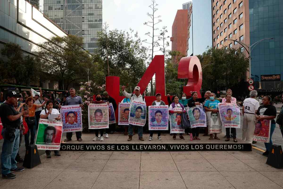 Familiares de Ayotzinapa culpan al Ejército de la pausa en la investigación