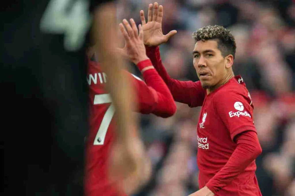 Firmino anota el gol del empate para Liverpool y reaviva la Premier