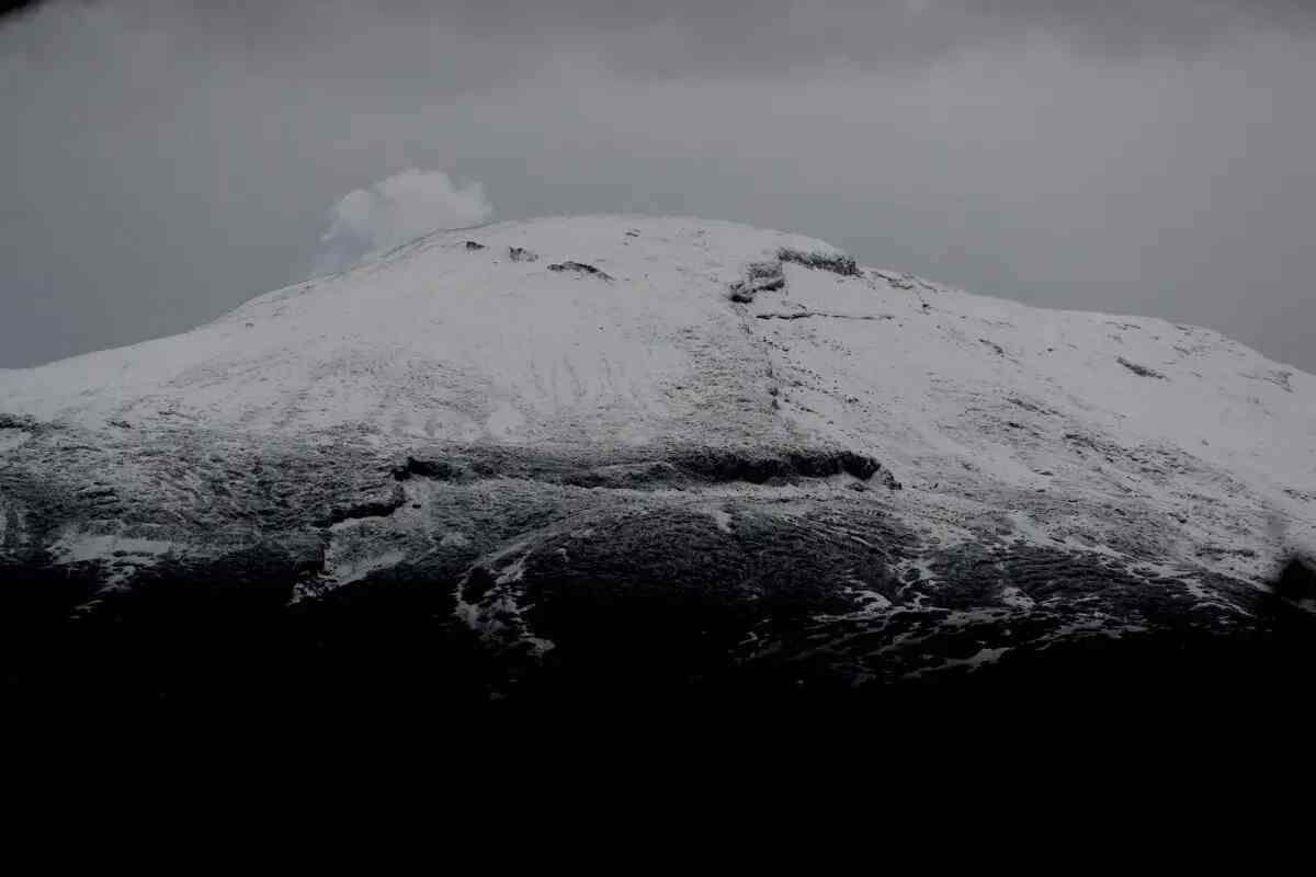 Geólogos detectan aumento de actividad sísmica en el volcán Nevado del Ruiz