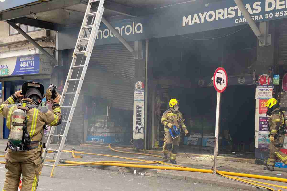 Incendio en el centro comercial Opera generó alarma en el Centro de Medellín