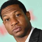Nuevas víctimas acusan a Jonathan Majors de abuso y se presentan ante la fiscalía
