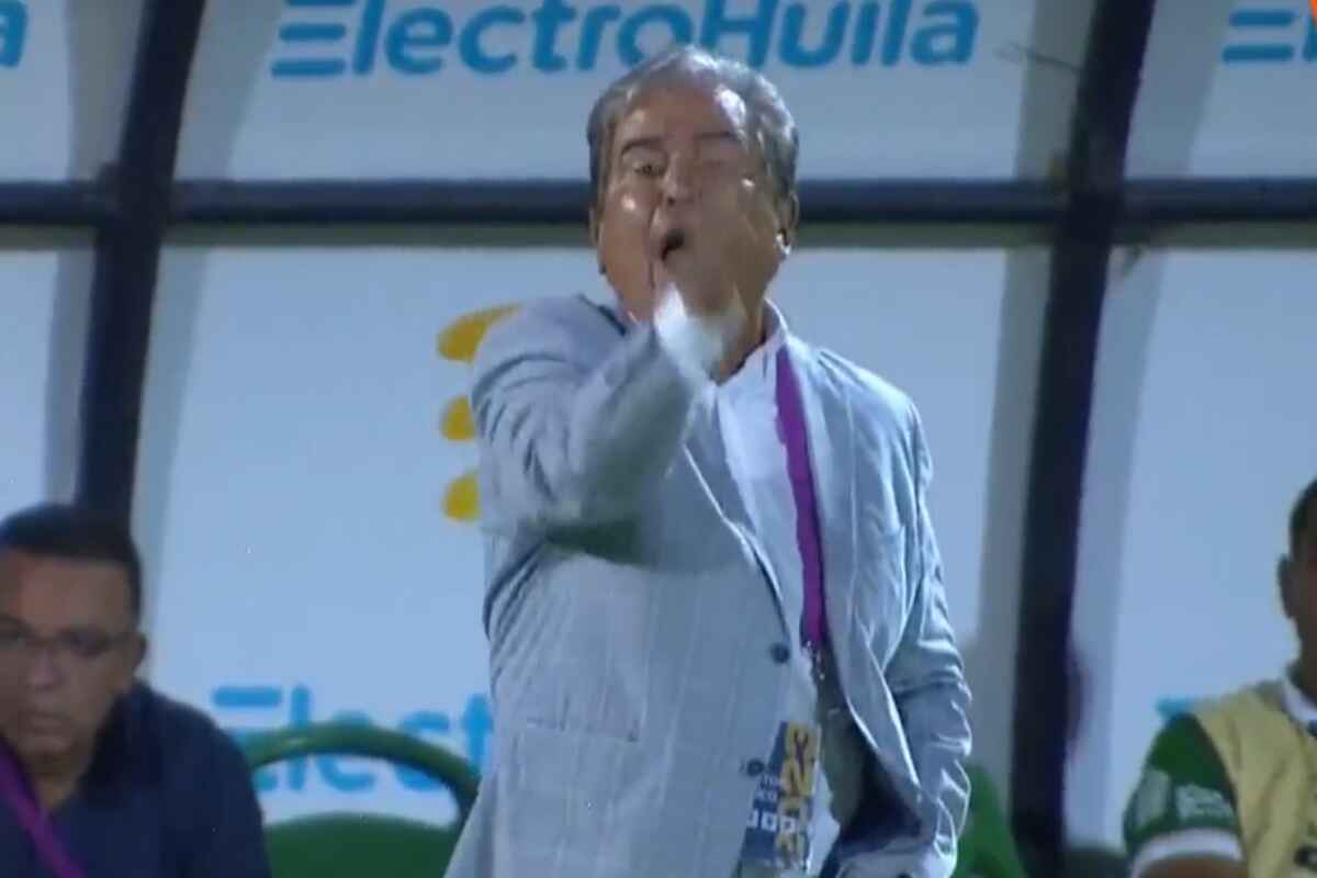 Pinto deja con el saludo en la mano a Bolillo Gómez en tenso reencuentro en Palmaseca