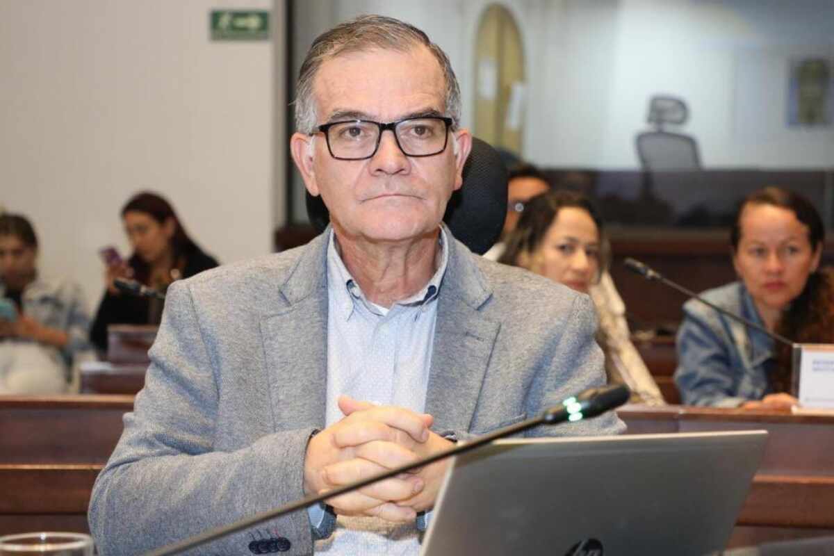 Concejal Julio Gonzalez Villa en la mira por presunto acoso laboral a mujeres en Medellín