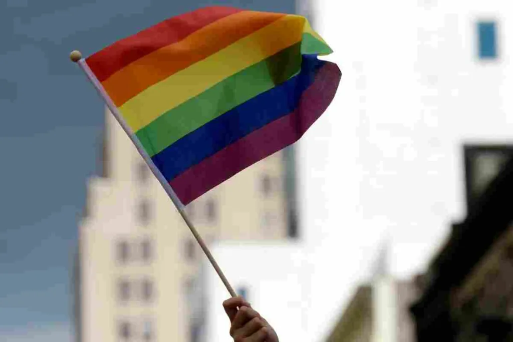 La polémica ley No digas gay de Florida se expande hasta la educación media
