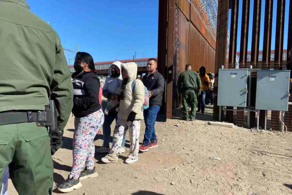 Los arrestos de migrantes en la frontera de EE.UU