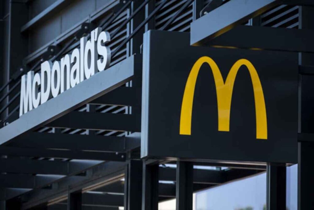 McDonald's se prepara para despidos y cierra temporalmente sus oficinas en EE. UU.