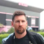 Messi aterriza en Barcelona con su familia y quince maletas