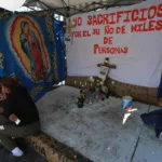 Miedo y sed de justicia persisten en migrantes en México a mes del incendio