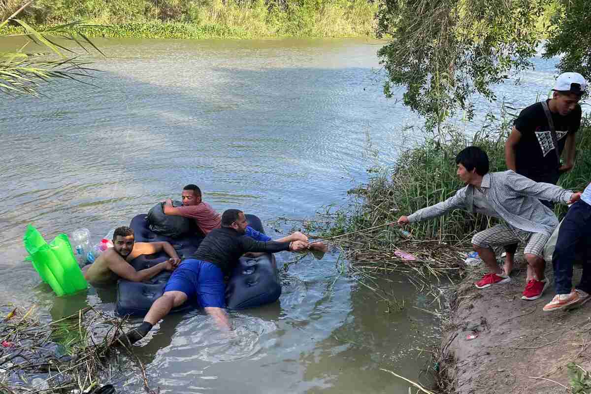 Migrantes en México se lanzan al río Bravo por desesperación de llegar a EEUU