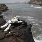 Perú detecta hidrocarburos en la zona marina afectada por un gran derrame en 2022