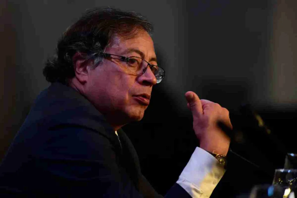 Petro plantea indemnizar a las víctimas del conflicto armado con bonos del emisor