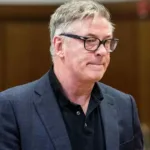 Prohíben las armas reales en el nuevo set de rodaje de Rust - Alec Baldwin