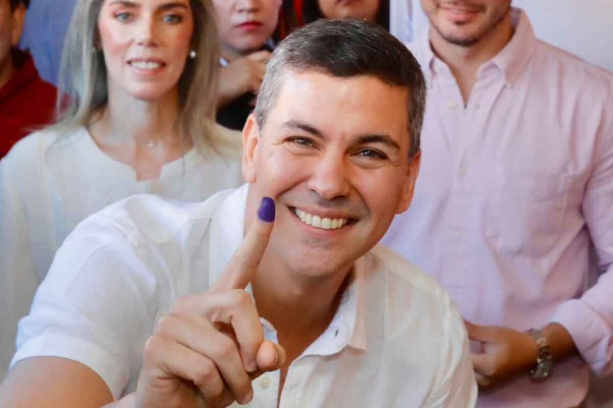 Paraguay elige a Santiago Peña como Presidente y le da otro triunfo al Partido Colorado