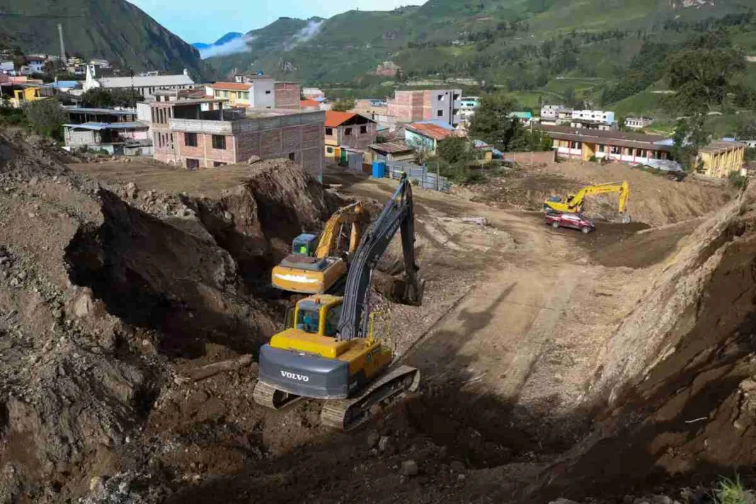 Semanas de angustia, dolor y miedo para rescatar los cuerpos del alud en Ecuador