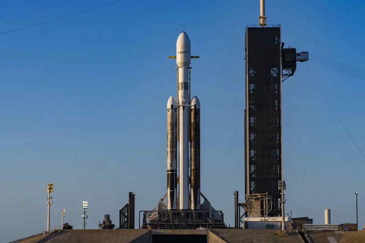 SpaceX suspende de nuevo el lanzamiento de su poderoso cohete Falcon Heavy