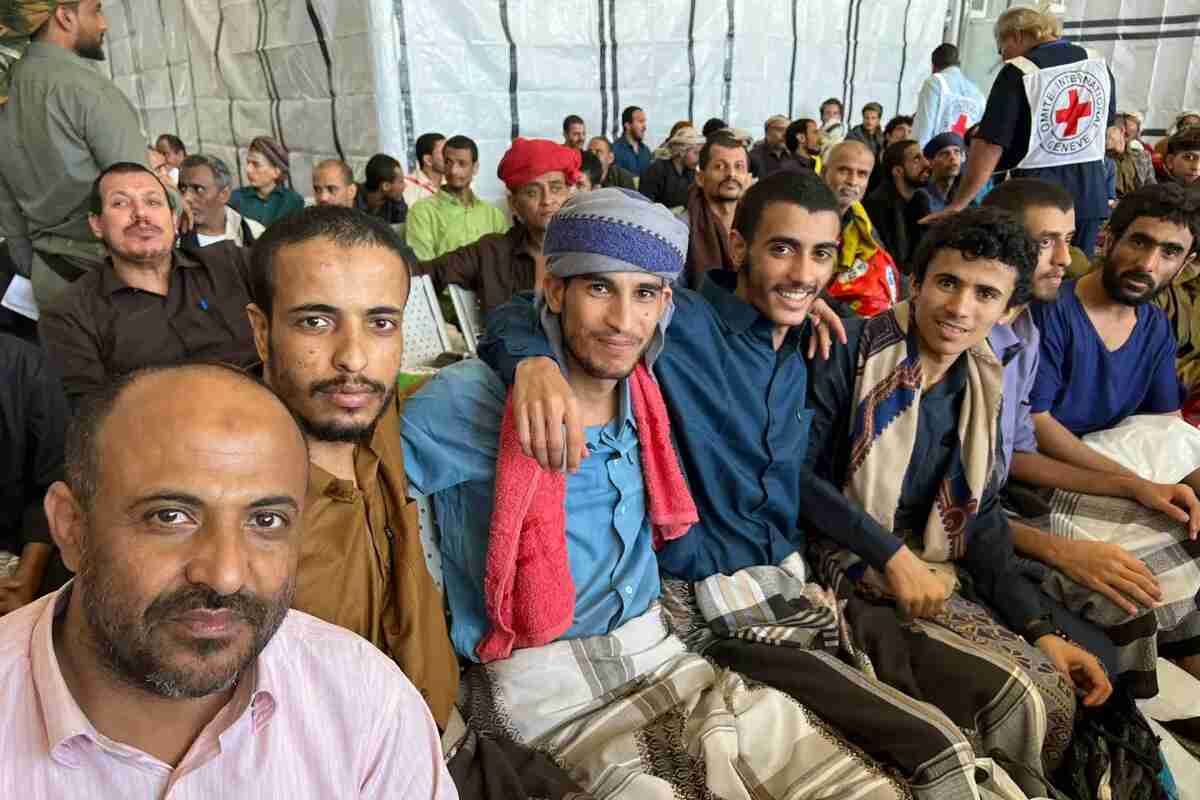 Termina con éxito el primer día de intercambio de prisioneros de la guerra de Yemen