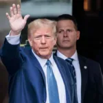 Trump asegura sentirse conmocionado por la salida de Tucker Carlson de Fox