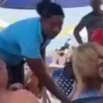 Masaje - Un polémico video muestra la confrontación entre los turistas y las masajistas, mientras los comerciantes lamentan la mala imagen que genera para la plaza.