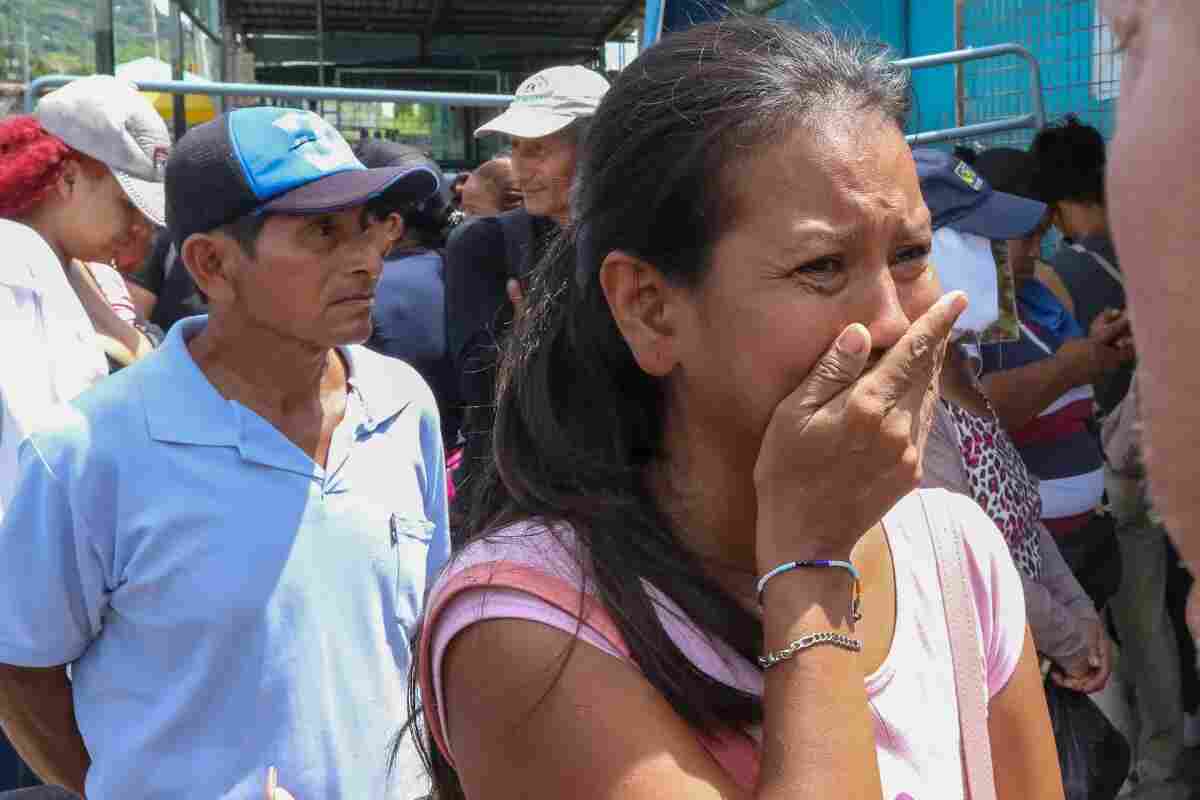Víctimas de masacres en cárceles de Ecuador presentan demanda contra el Estado