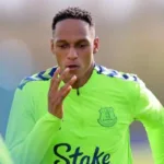 Yerry Mina no ha sido utilizado en absoluto bajo el mando de Sean Dyche en Everton