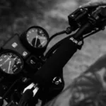 Cómo arrancar y detener una moto sin riesgos: la guía definitiva para principiantes
