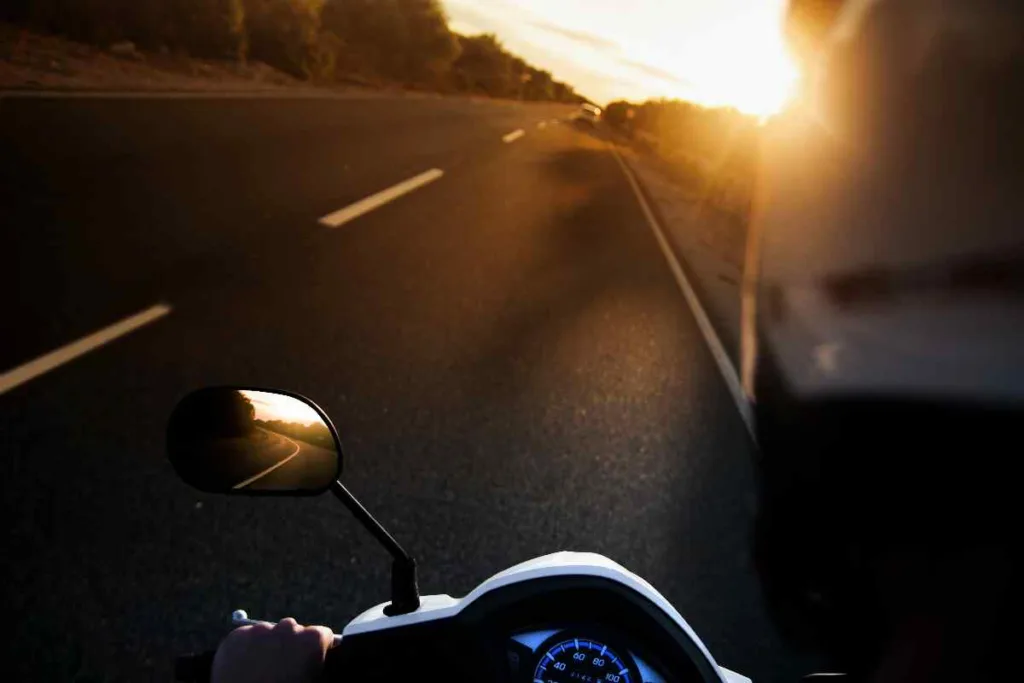 Cómo evitar la fatiga en viajes largos en moto: consejos prácticos