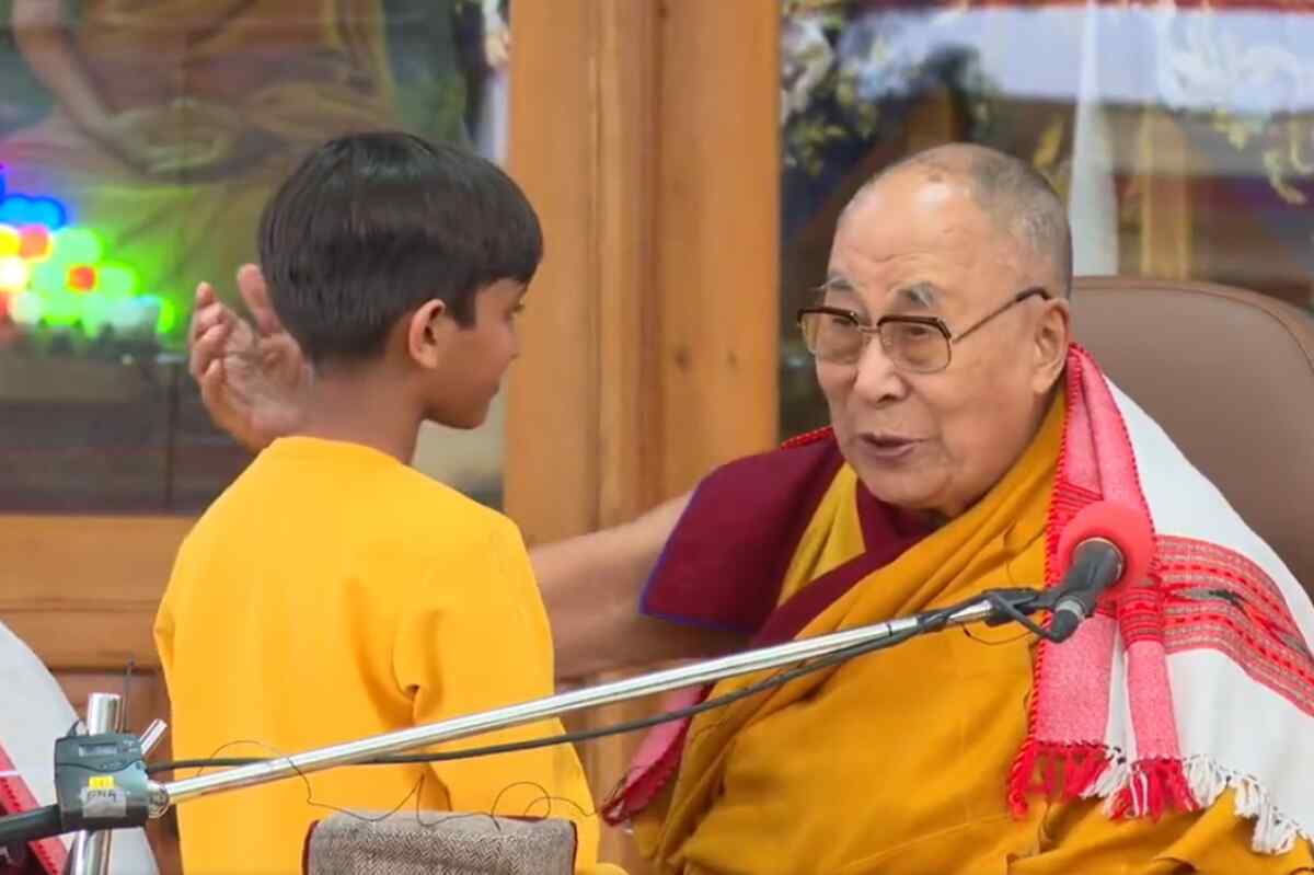 Polémica por supuesto video del Dalai Lama pidiéndole a un niño que chupe su lengua
