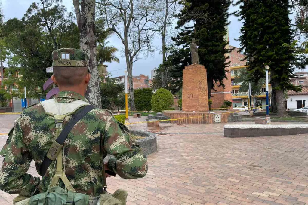 Sangrienta madrugada en Carmen de Viboral donde hombre asesinó a 2 personas en el parque