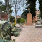 Sangrienta madrugada en Carmen de Viboral donde hombre asesinó a 2 personas en el parque