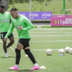 El mediocampista Jarlan Barrera reaparece más delgado en los entrenamientos
