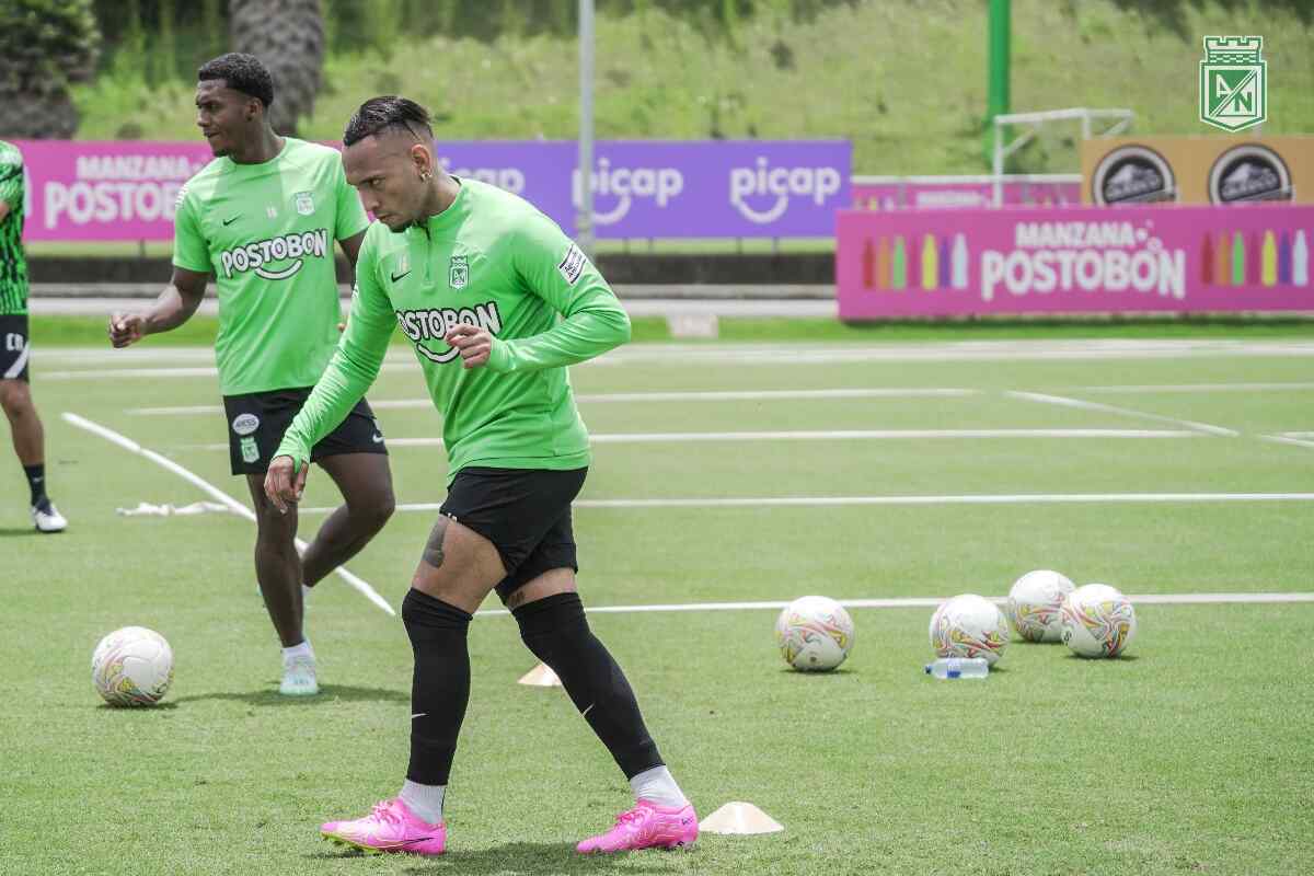 El mediocampista Jarlan Barrera reaparece más delgado en los entrenamientos