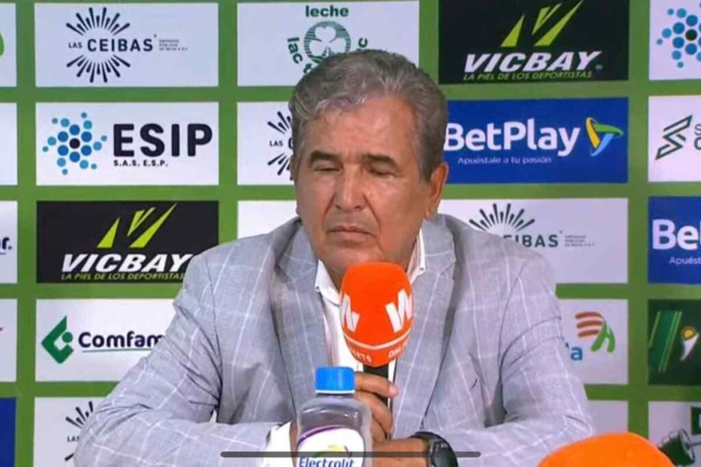 Jorge Luis Pinto, bastante afectado tras la más reciente derrota que sufrió el Cali
