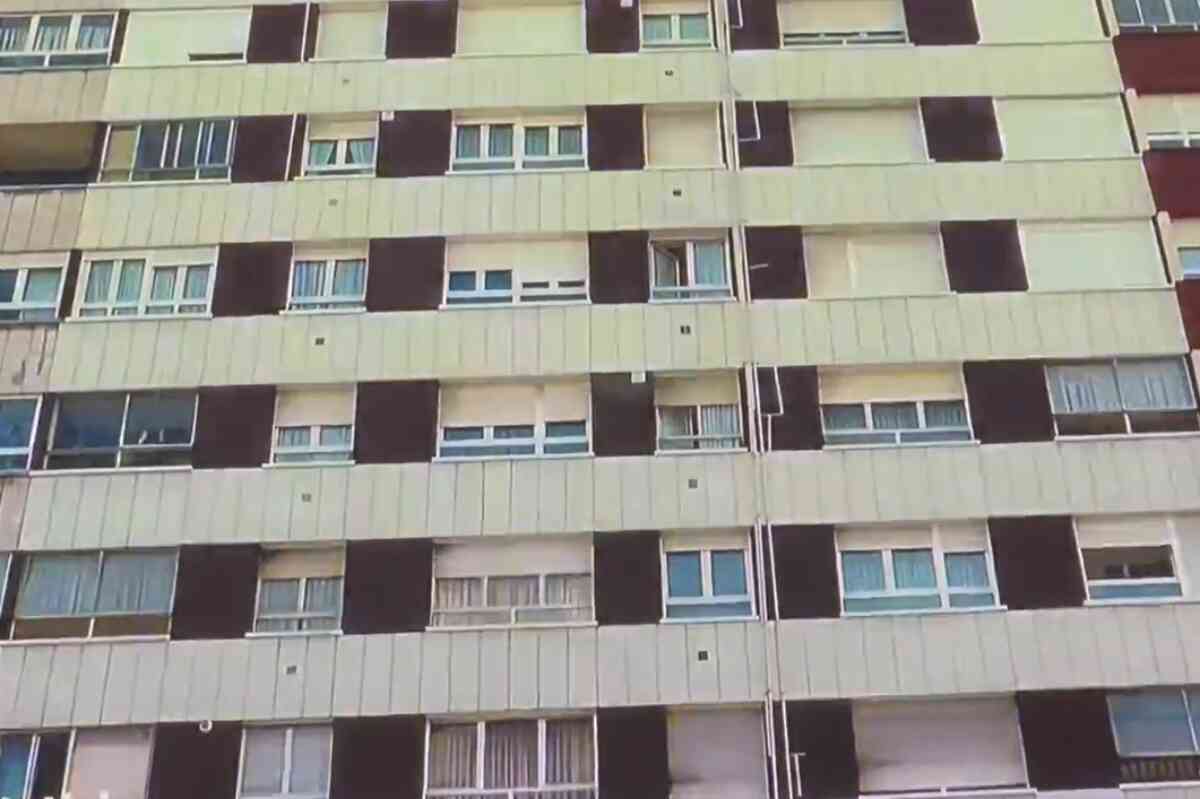 Una madre se tira desde un piso 5 con su hija en brazos en Avilés, España