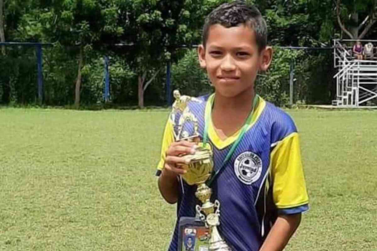 Muere Matías Meza Madrid, el niño futbolista se cayó de un árbol de mangos en Montelíbano la tarde del Viernes Santo.