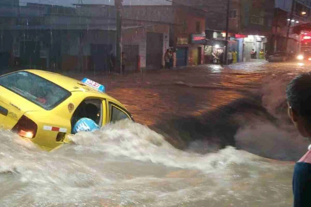 Douglas Marcillo: Taxista queda atrapado bajo el agua y muere por las fuertes lluvias en Guayaquil