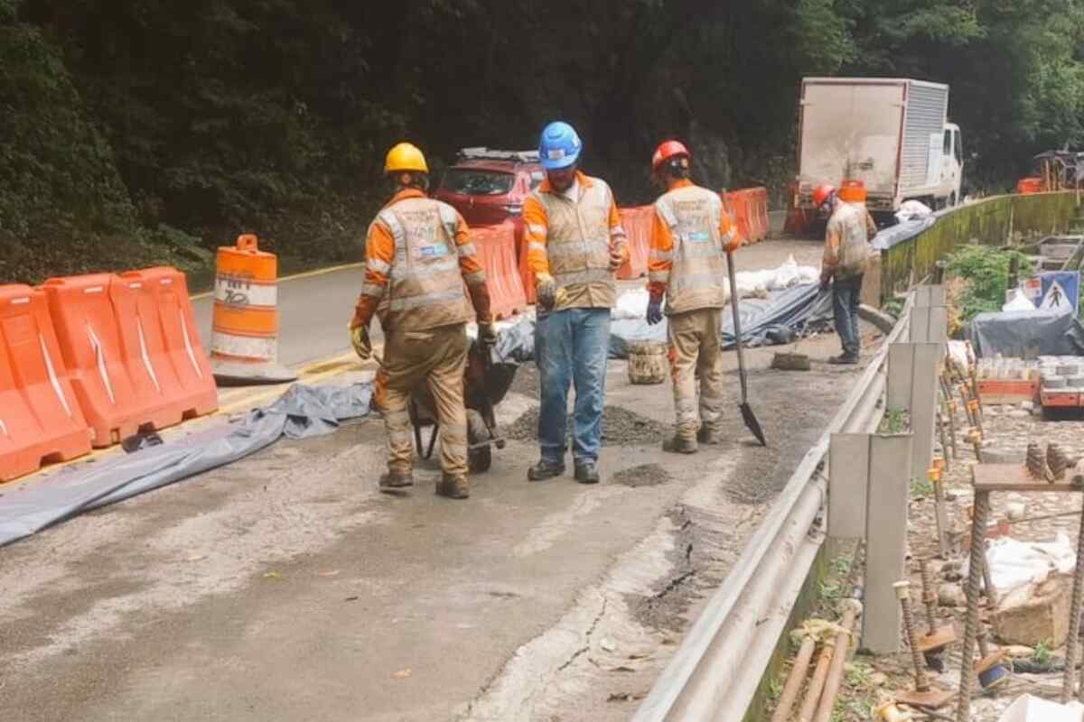 La vía Bogotá - Girardot se cierra por riesgo de derrumbe en la Nariz del Diablo