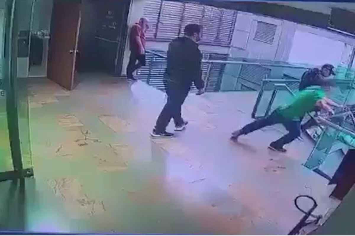Impresionante video de suicidio de detenido por pornografía infantil en Bunker de la Fiscalía de Medellín