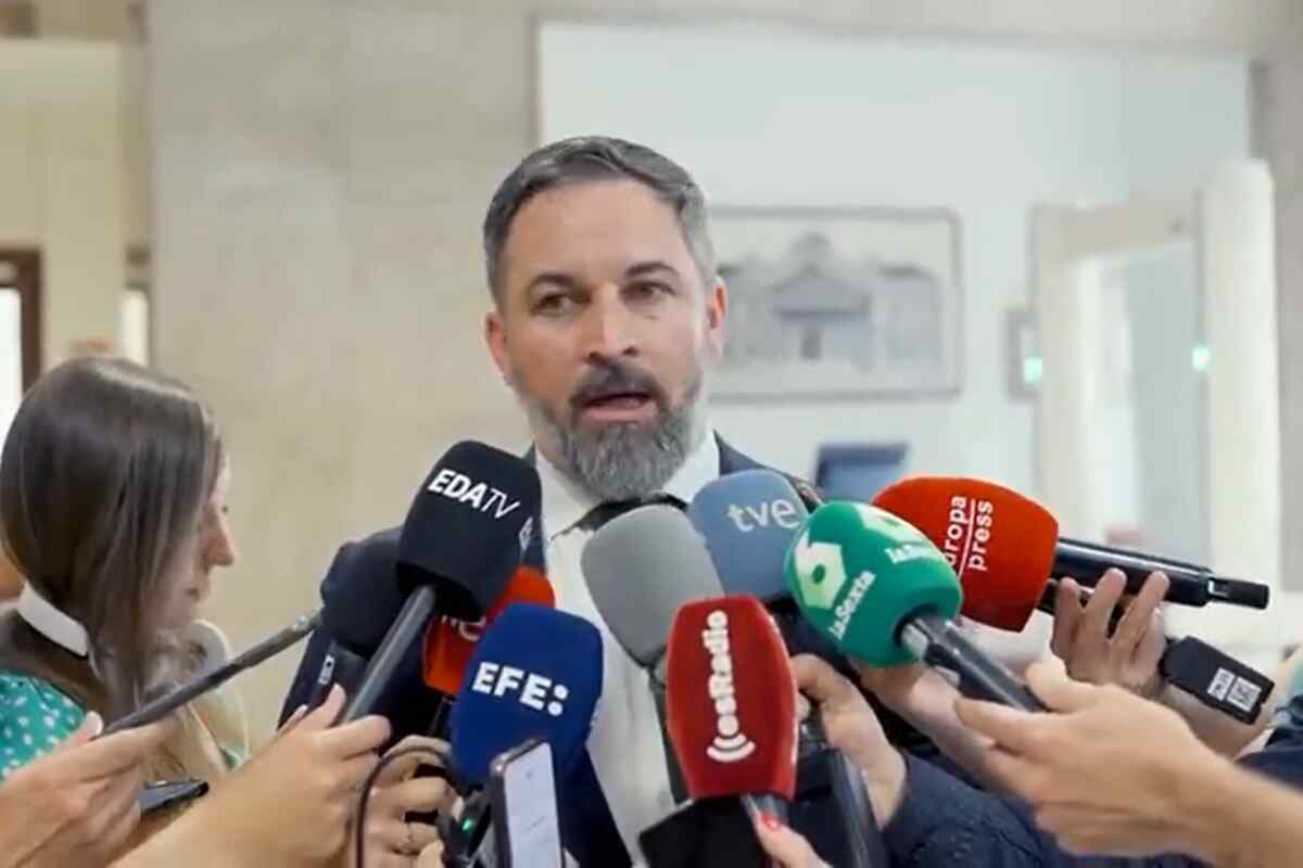 Petro y Abascal se enzarzan en una guerra de insultos por su visita a España
