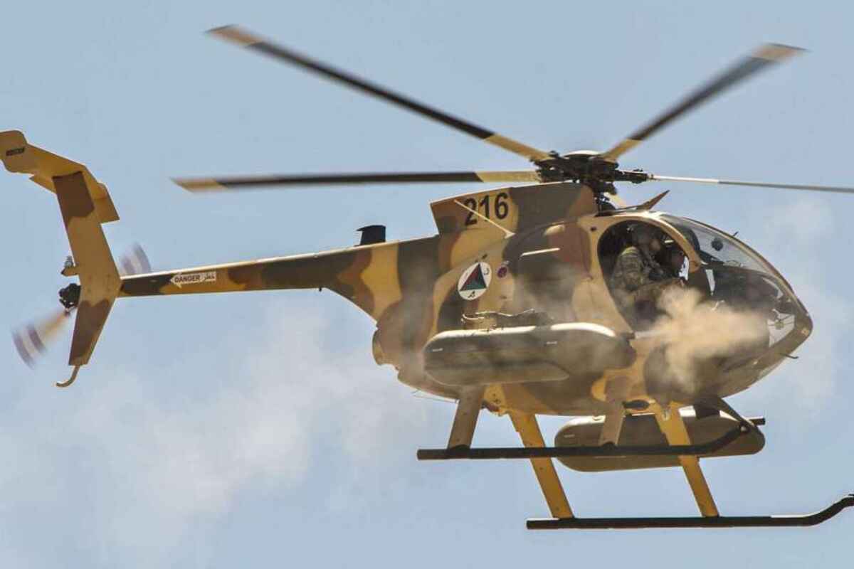 Mueren 2 pilotos al colisionar su helicóptero con un poste eléctrico en Afganistán