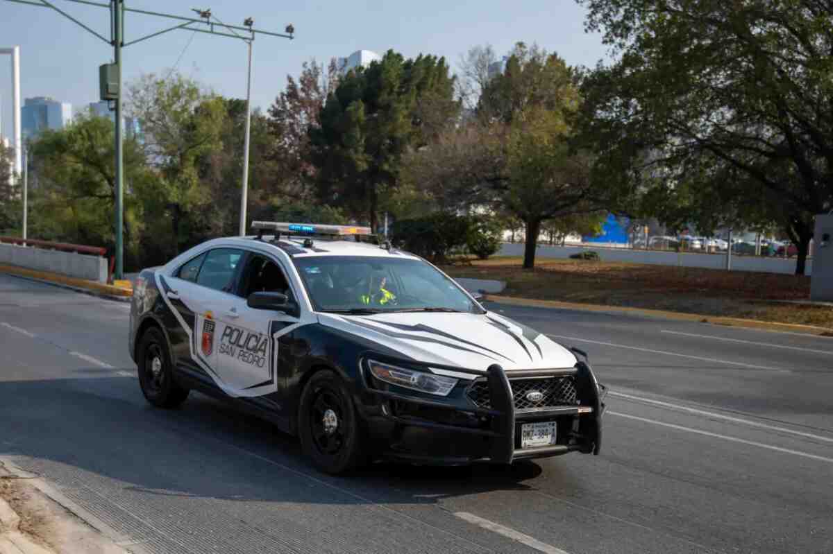 Agentes detienen a tres personas que traficaban a 28 migrantes en norte de México
