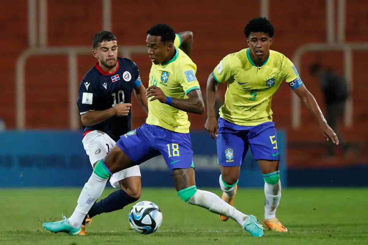 Brasil retoma el vuelo con un set de goles a República Dominicana