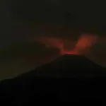 Cenizas del volcán Popocatépetl suspenden vuelos en Ciudad de México por casi 6 horas