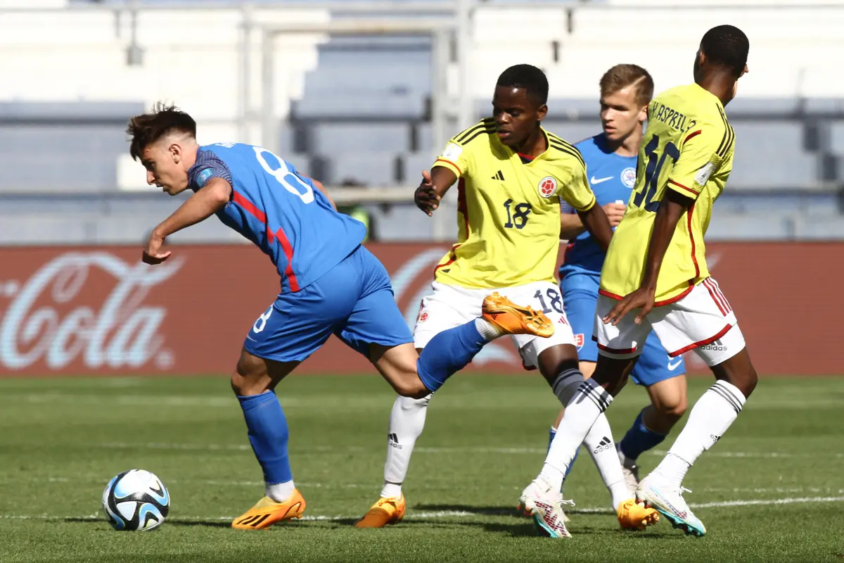Colombia aplasta a Eslovaquia y espera por Italia o Inglaterra en cuartos de final