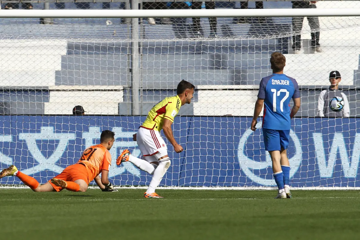 Colombia aplasta a Eslovaquia y espera por Italia o Inglaterra en cuartos de final