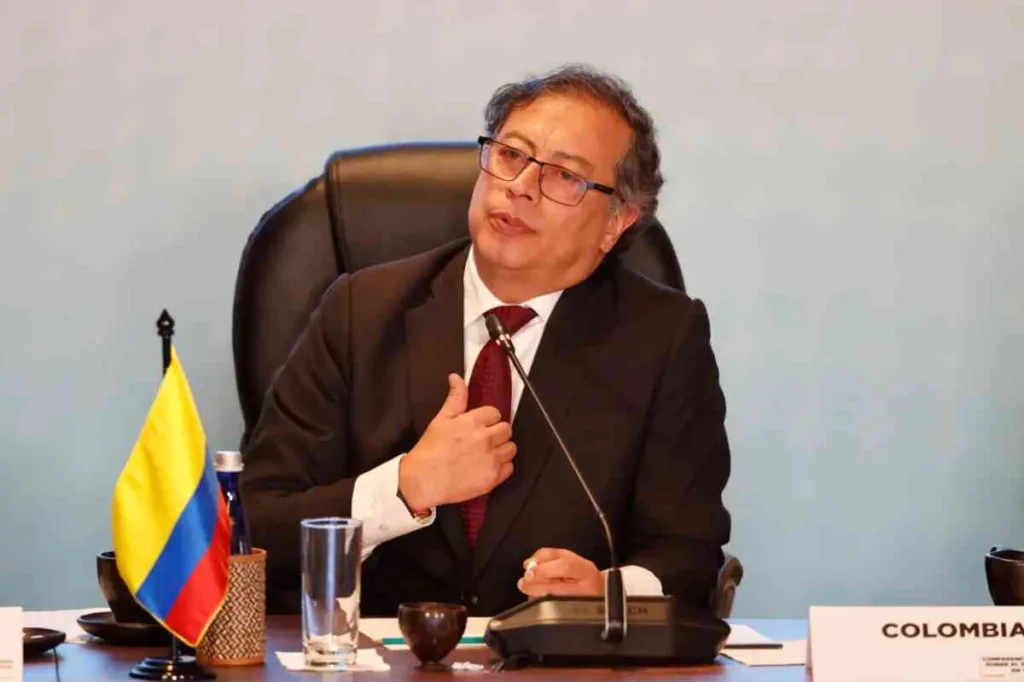 Petro rompe el cese al fuego con las Farc-EP tras masacre indígena en Colombia--El Gobierno de Petro pierde fuerza y casi todos los apoyos en el Congreso colombiano