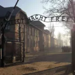 El Museo de Auschwitz protesta contra un puesto de helados cerca de su puerta