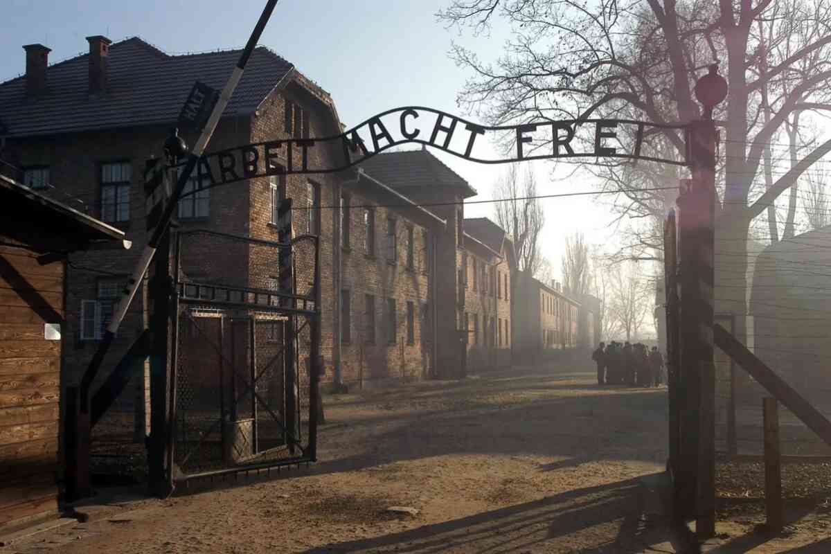 El Museo de Auschwitz protesta contra un puesto de helados cerca de su puerta