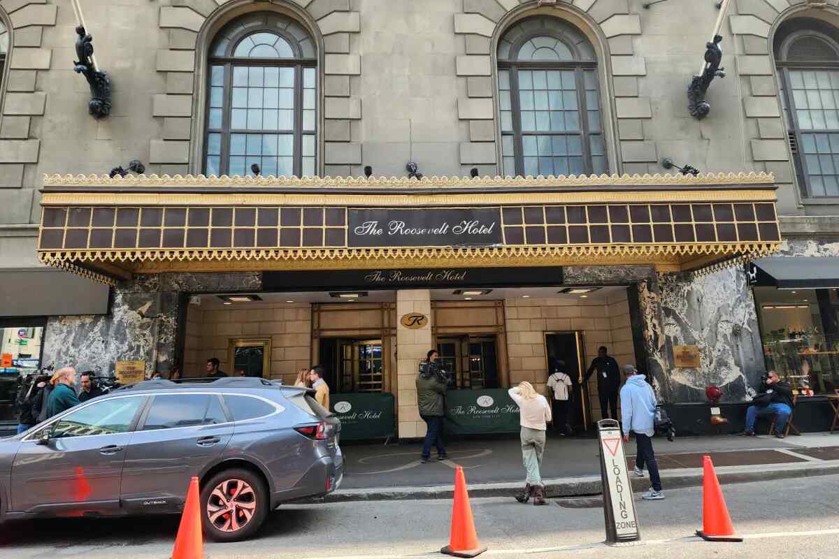 El famoso hotel Roosevelt de Nueva York reabre como refugio de familias inmigrantes