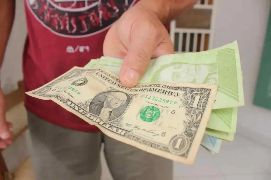 El precio del dólar en Venezuela alcanza los 26 bolívares en el mercado oficial